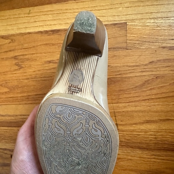 Sofft patent leather nude size 9 heels - Picture 4 of 6